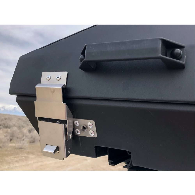 Eezi-Awn Stealth Hard Shell Roof Top Tent latches