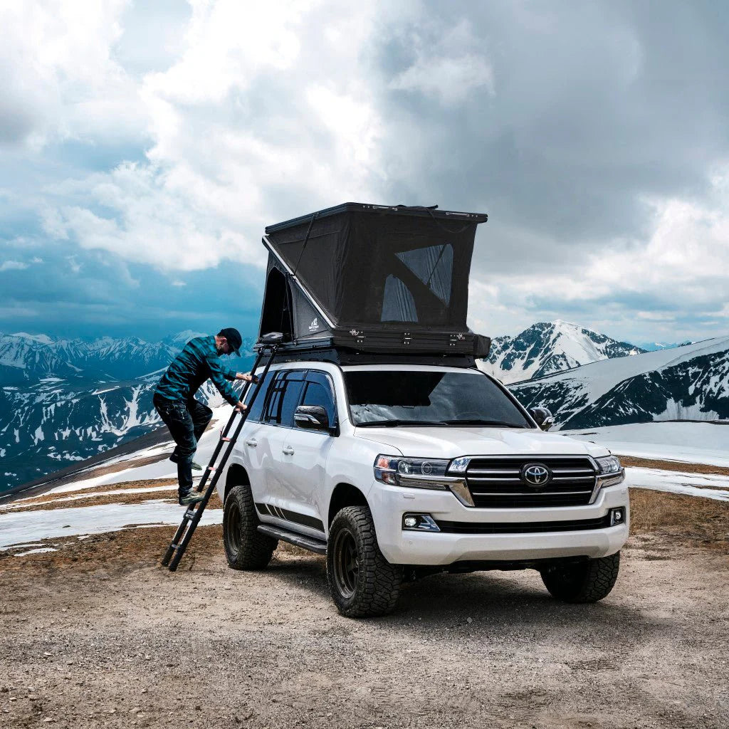 Compact hardshell roof tent