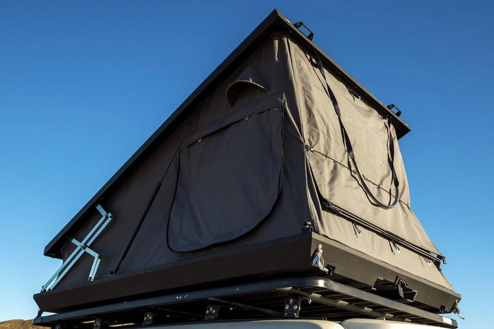 Stealth hard shell roof tent
