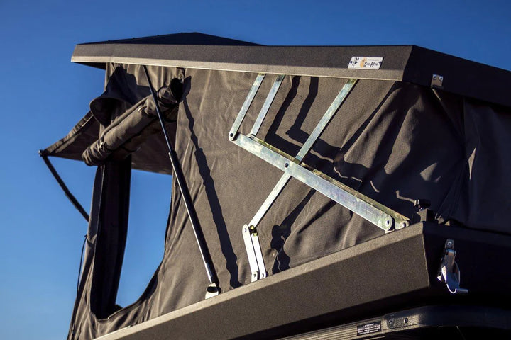 Eezi‑Awn expedition tent