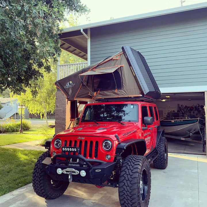 Off-road vehicle with rooftop tent