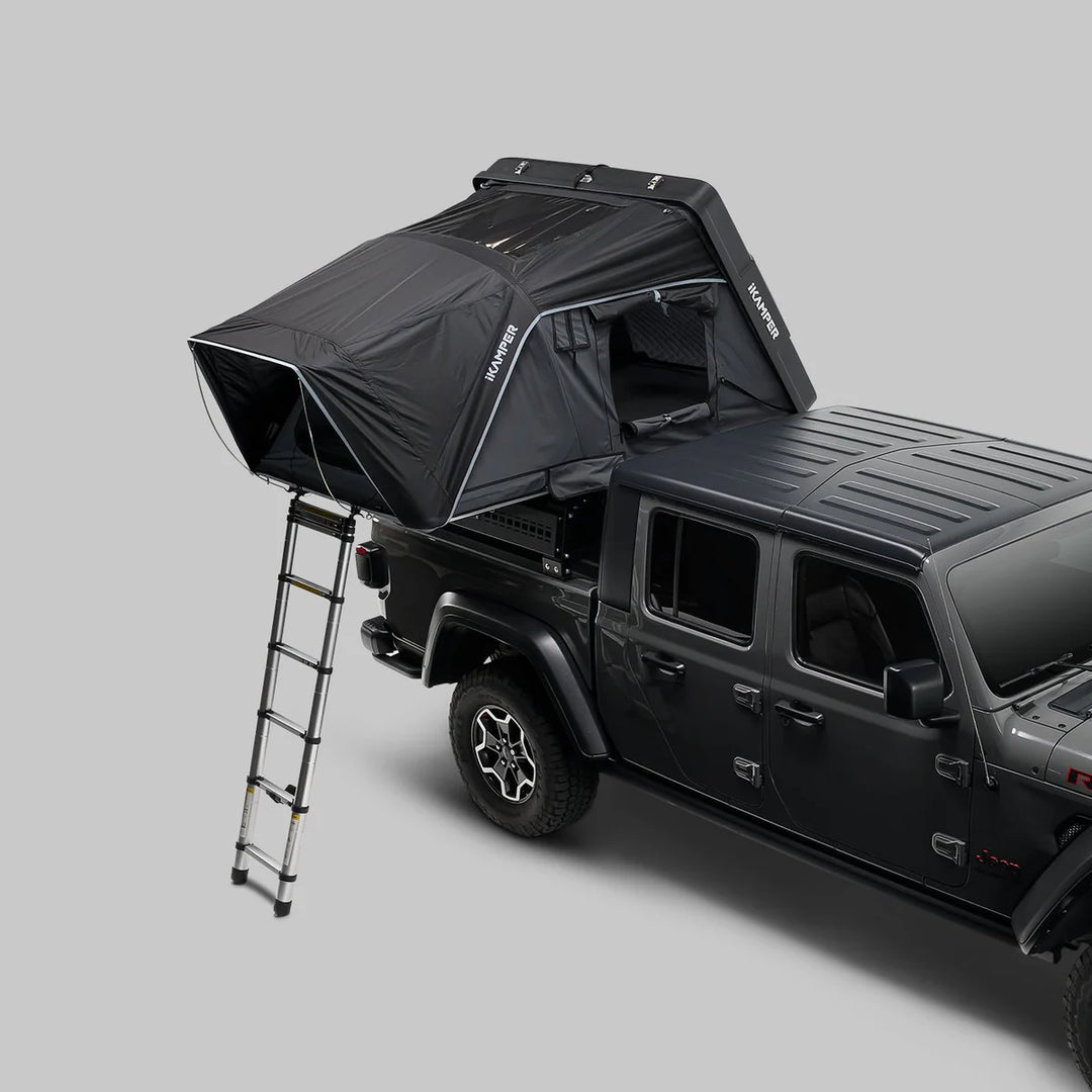 Rooftop tent with quilted insulation