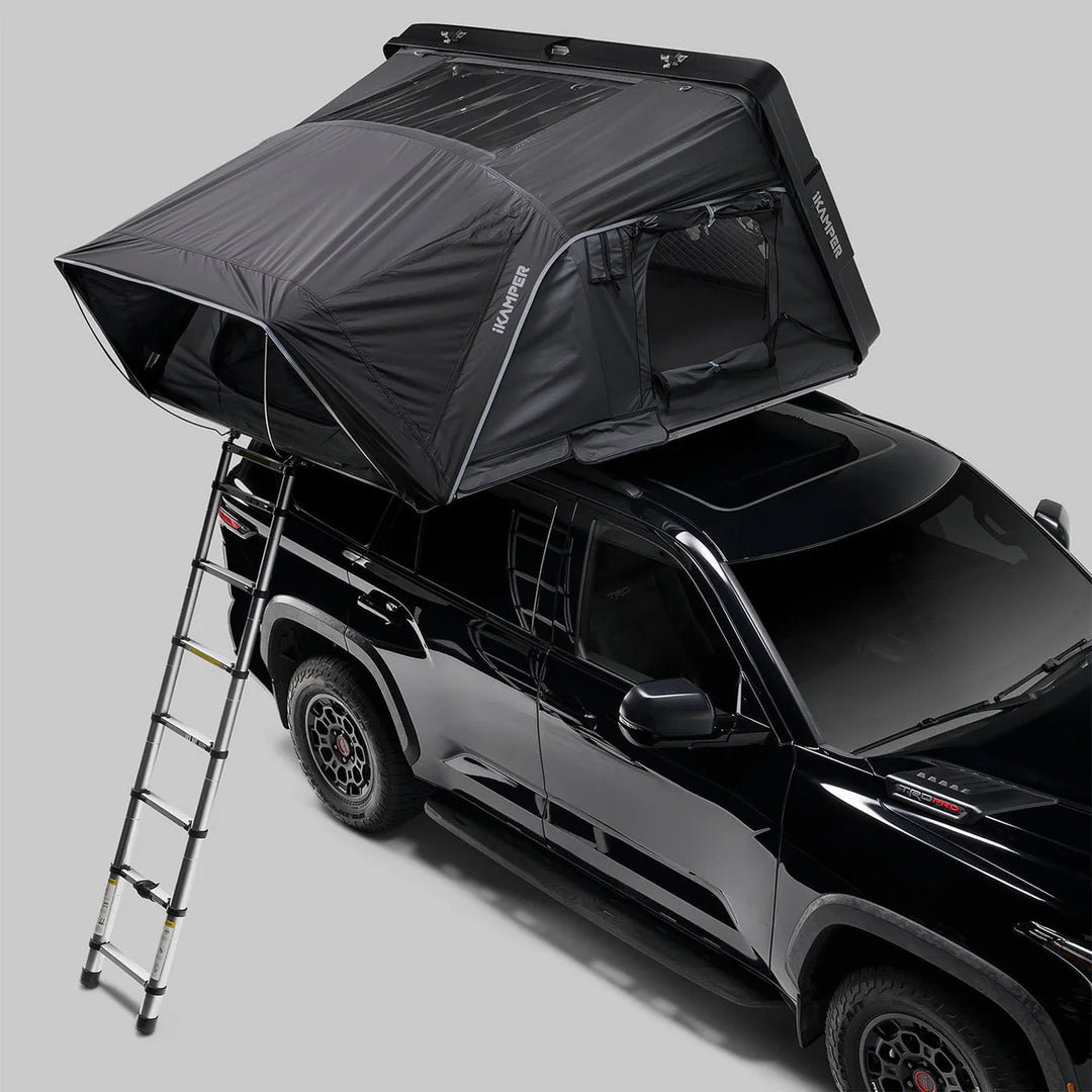 Rooftop tent with anti‑condensation mat