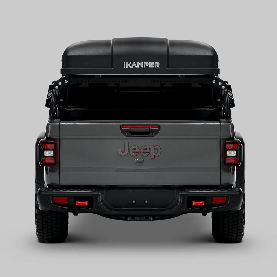 Rooftop tent with anti‑condensation mat