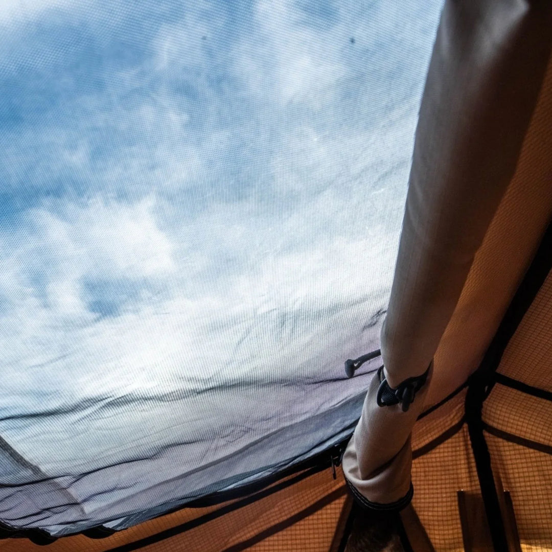 Adventure travel roof tent