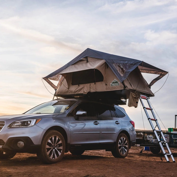Lightweight camping roof tent