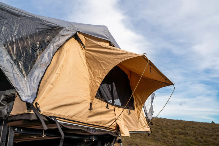 Easy setup roof tent