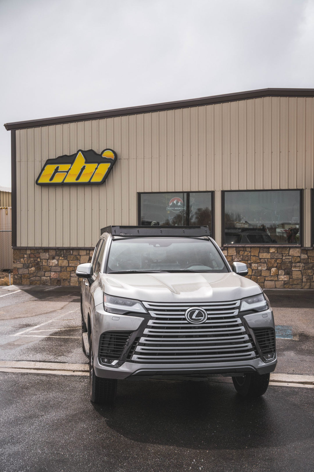 Rugged Lexus LX600 roof rack design