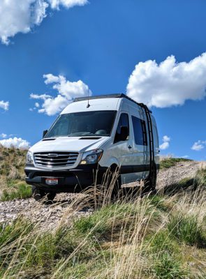 Adventure-ready Prinsu roof rack Sprinter