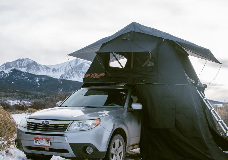 Rooftop Camping in the Rain #rooftoptent #rtt #gocamping #overlanding