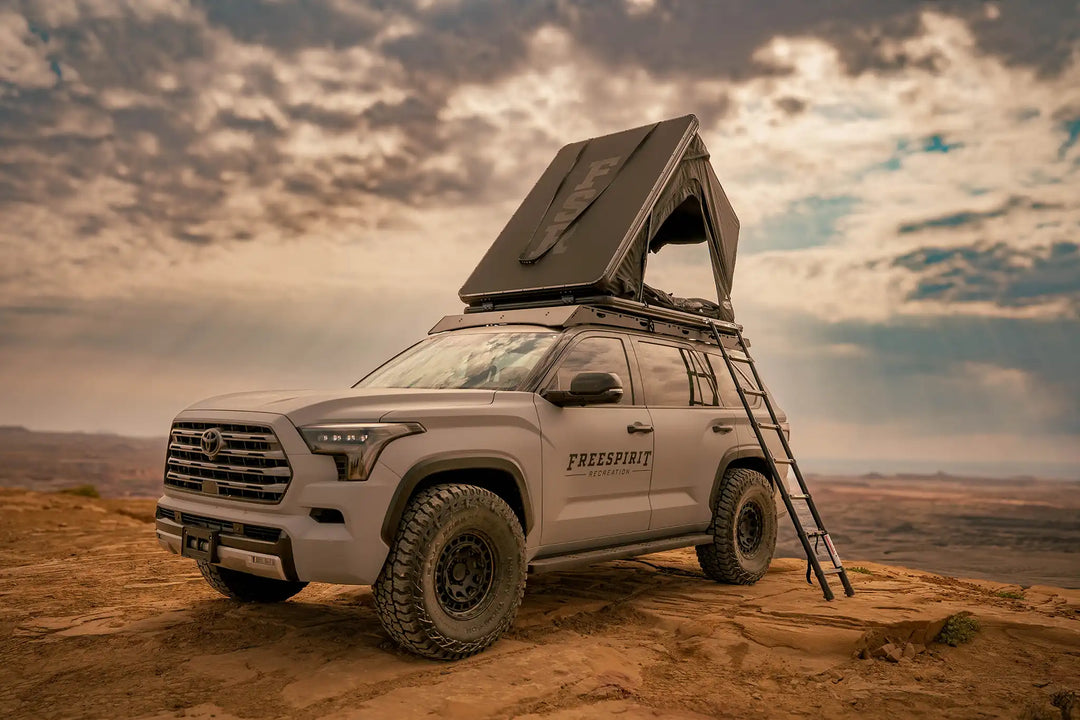 lightweight clamshell rooftop tent